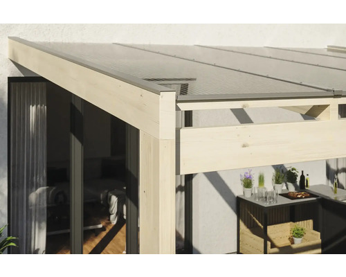 Detailní pohled na dřevěné zastřešení terasy s průhlednou střechou