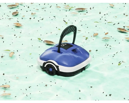 Modrý čistič bazénů ve vodě s listím a nečistotami