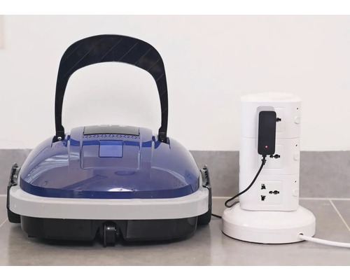 Čisticí robot na bazény s nabíjecí stanicí