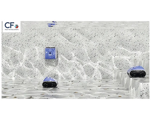 Čisticí robot bazénu v bazénu