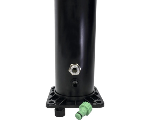 Černý sloup s připojením vody a patkou