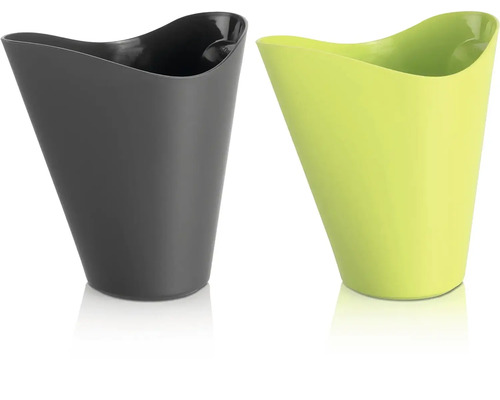 Dva kuželovité plastové květináče