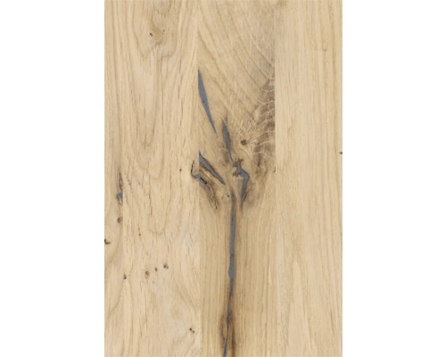 Detailní pohled na dřevěnou desku se suky