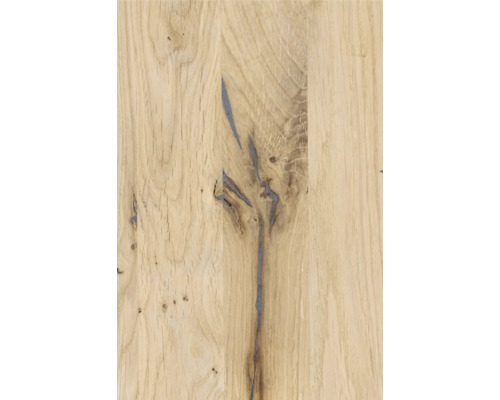 Detailní pohled na dřevěnou desku z dubu se sukem