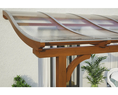 Detailní pohled na dřevěný altán s průhlednou střechou