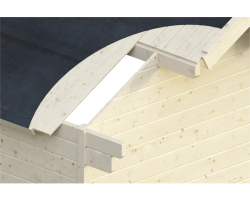 Detailní pohled na střešní konstrukci dřevěného zahradního domku