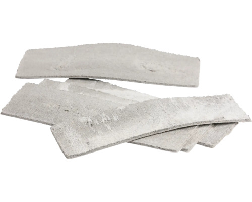 Několik šedých kamenných obkladů