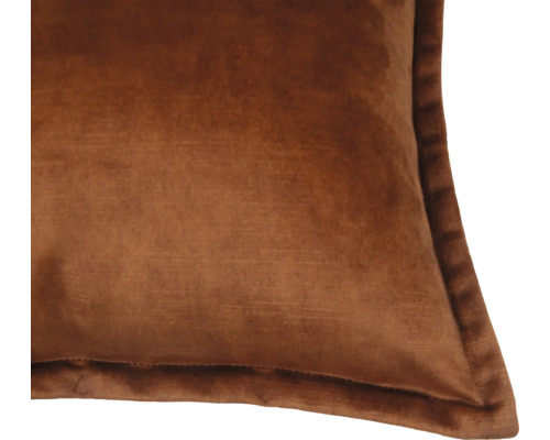 Detailní záběr čtvercového polštáře z veluru