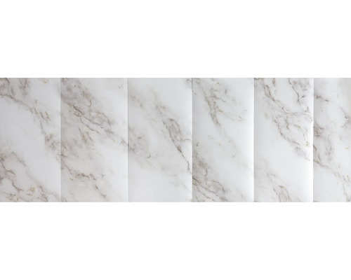 Několik nástěnných panelů s mramorovou strukturou