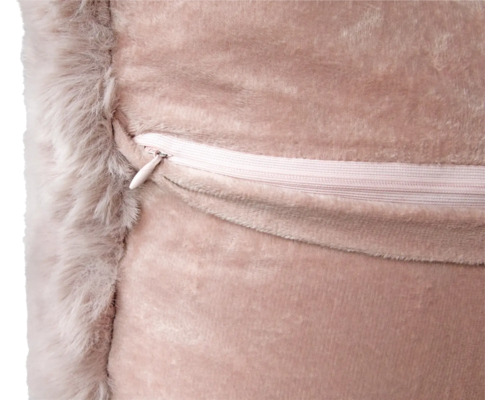 Detail polštáře se zipem