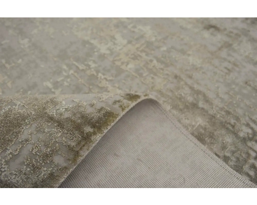 Detail světlého koberce s abstraktním vzorem