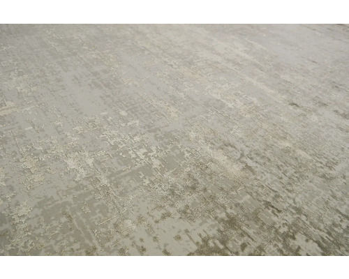 Koberec s abstraktním vzorem