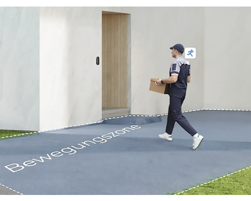 Pohybová zóna před domem se zvonkem a doručovatelem balíků