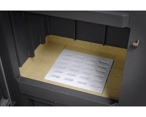 Spalovací komora kamen s roštem a výstelkou