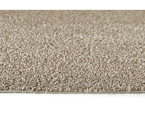 Detail béžového koberce.