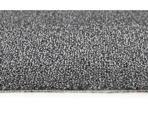 Detail šedého koberce