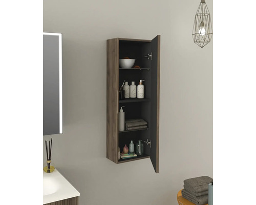 Otevřená koupelnová skříňka s policemi pro uložení koupelnových potřeb