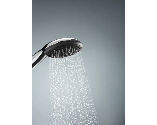 Ruční sprcha s tekoucí vodou