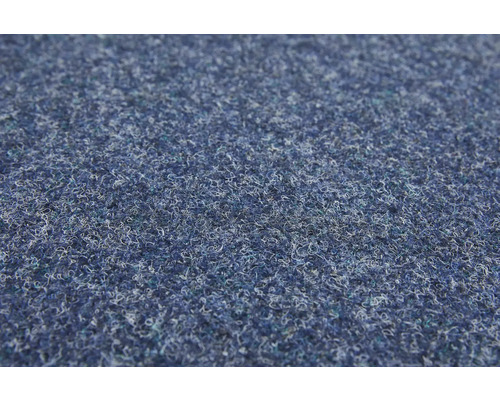 Detail modrého koberce s texturovaným povrchem