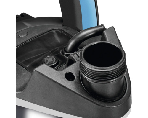 Detailní pohled na černé čerpadlo s připojovacím kusem