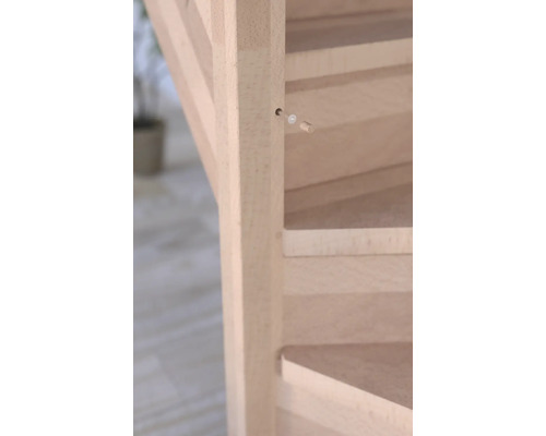 Dřevěné schodiště s detaily zábradlí