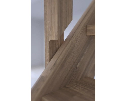 Detail dřevěného schodiště