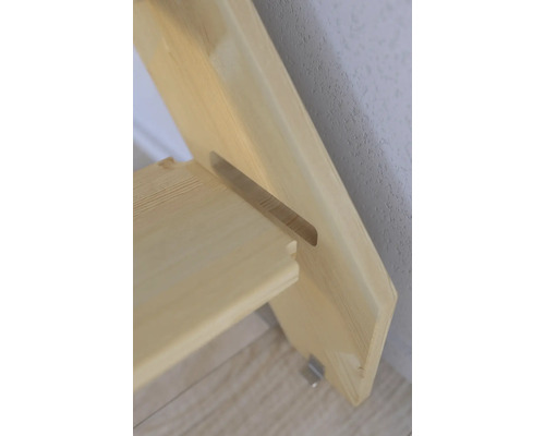 Detail dřevěného schodiště