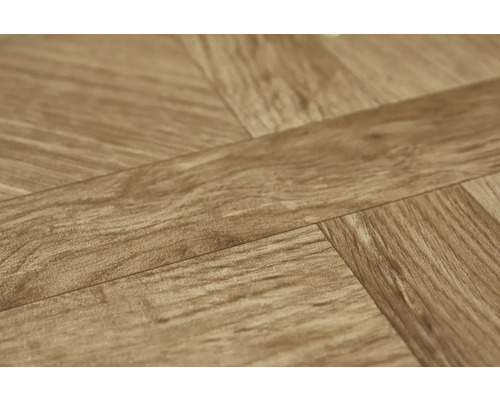 Detail laminátové podlahy se vzorem rybí kosti