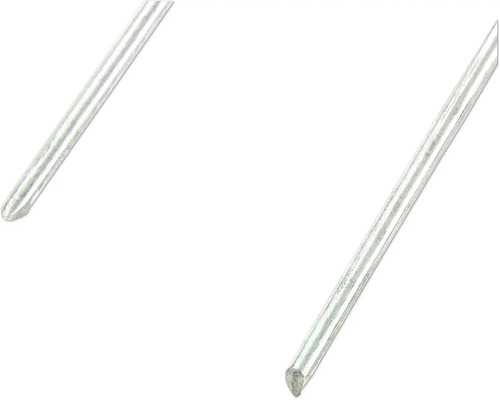 Detail kovových kolíků