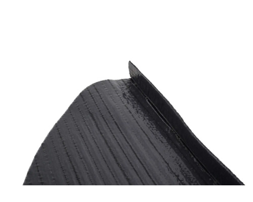 Detailní pohled na plastový obrubník trávníku