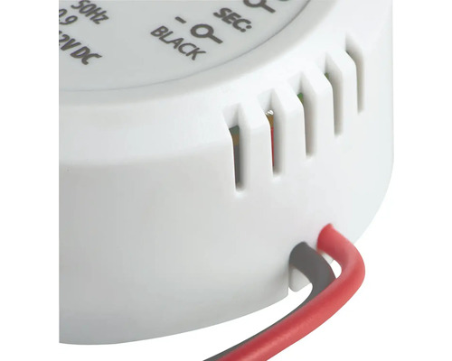 Detail elektronického transformátoru s kabelovým připojením