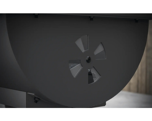 Detailní pohled na vstup vzduchu u grilu na dřevěné uhlí