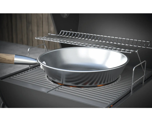 Gril s grilovacím roštem a pánví