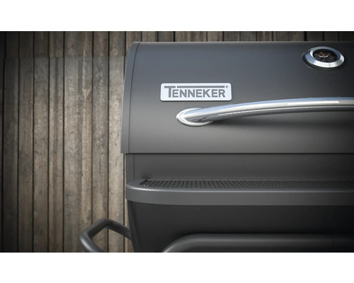 Detailní pohled na gril na dřevěné uhlí Tenneker