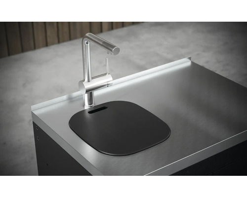 Nerezová venkovní kuchyně s dřezem a baterií