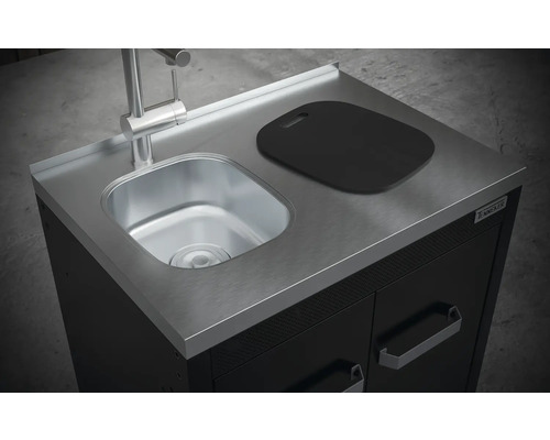 Zahradní dřez s pracovní deskou, dřezovou baterií a krájecí deskou