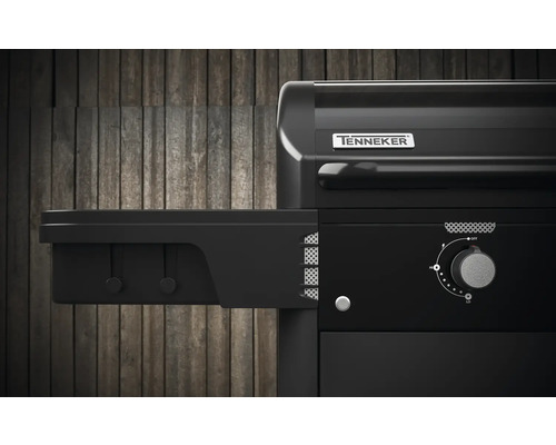 Logo Tenneker na grilu na dřevěné uhlí s bočním stolem a ovládacím knoflíkem