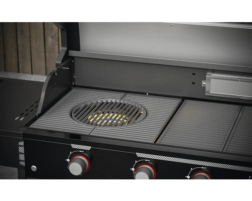 Plynový gril s grilovacím roštem a ovládacími knoflíky