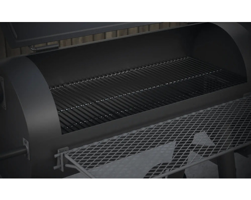 Vnitřní pohled na otevřený gril s roštem a úložnou policí