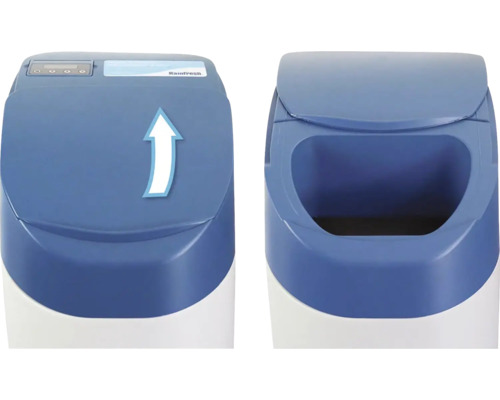 Detailní pohled na změkčovač vody se zásobníkem na sůl