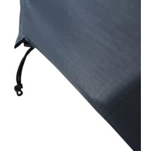 Detailní pohled na kryt se stahovací šňůrkou