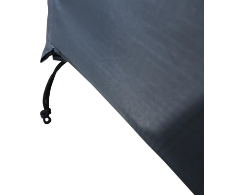 Detailní pohled na kryt se stahovací šňůrkou