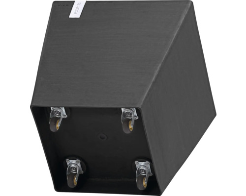 Černý květináč s kolečky