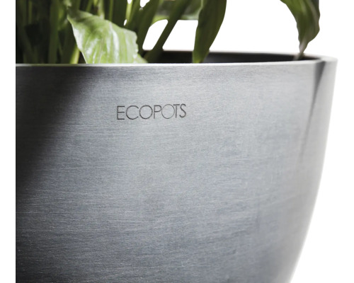 Detailní pohled na květináč s nápisem ''ECOPOTS''