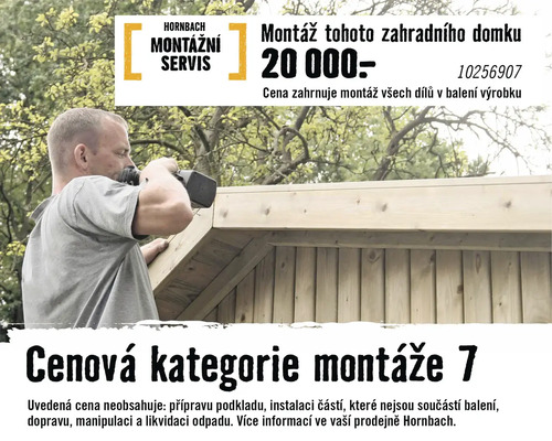 Muž montuje zahradní domek s montážním servisem Hornbach