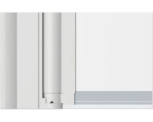 Detailní pohled na sprchový kout se sprchovou stěnou a profilem