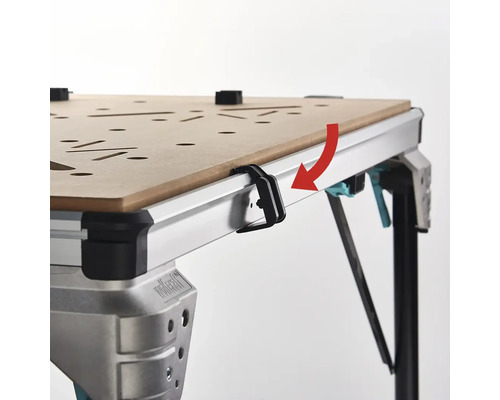 Detailní pohled na pracovní stůl s upínací pákou