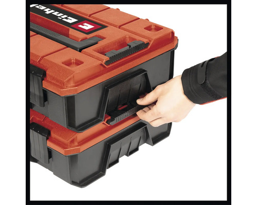 Ruka otevírá dva kufříky na nářadí značky Einhell.