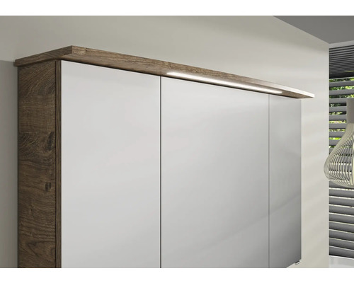 Zrcadlová skříňka s dřevěným dekorem a osvětlením