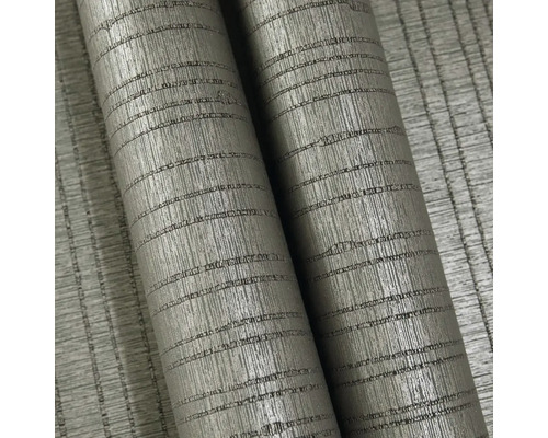 Dve role tapety s vodorovným pruhovaným vzorem.